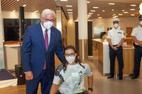 Rennrollstuhlfahrerin Merle Menje mit Bundespräsident Steinmeier